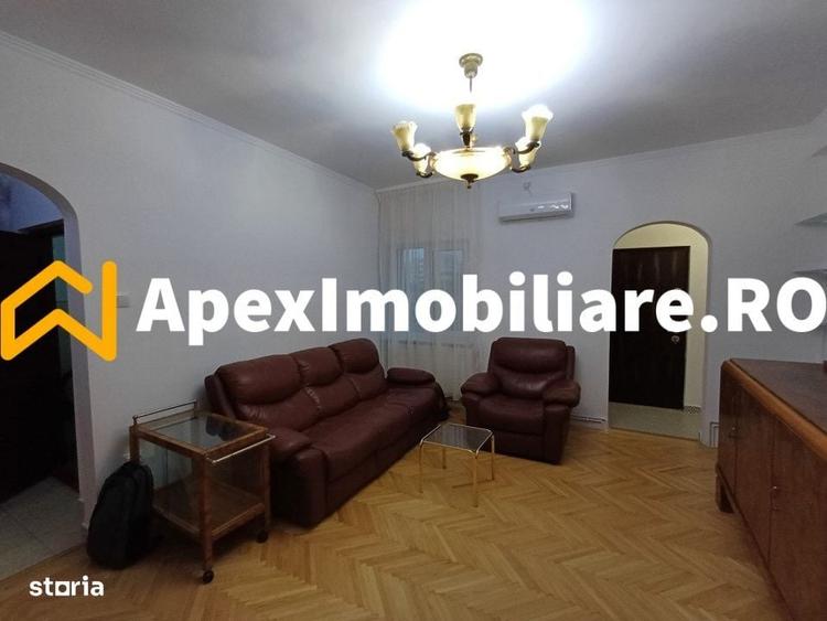Apartament cu 3 camere semidecomandat în Moșilor