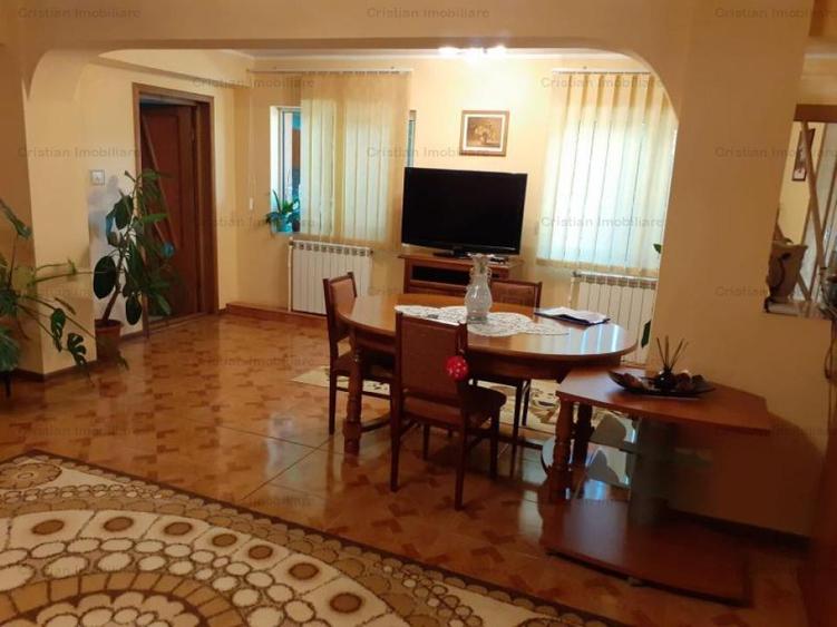Casă cu 6 camere cu Teren 2300 Mp în Lacu Sărat