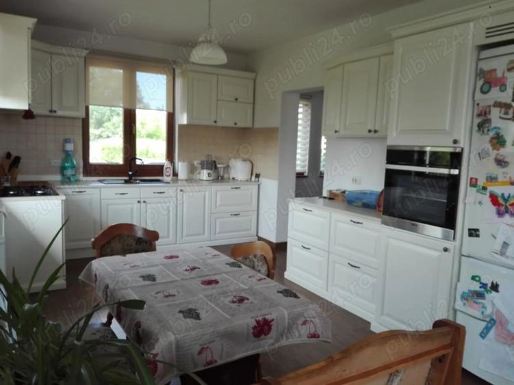 Casă cu 5 camere cu Teren 2272 Mp în Central