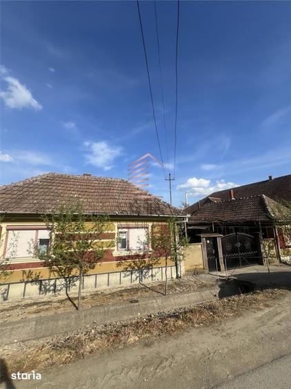 Casă cu 4 camere decomandat cu Teren 2300 Mp în Bâlc