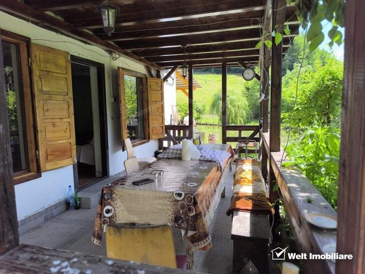 Casă individuală cu 2 camere cu Teren 5640 Mp în Huta