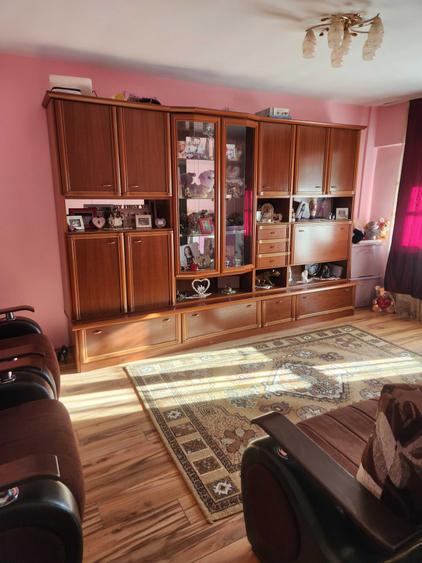 Apartament cu 2 camere semidecomandat în Micro 16