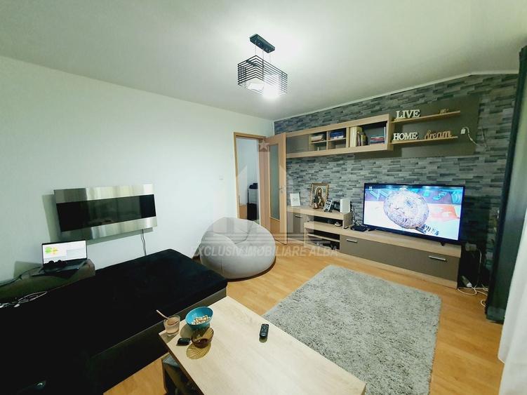 Apartament cu 3 camere decomandat, mobilat în Cetate