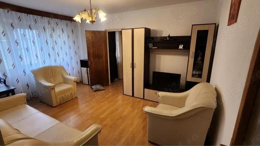 Apartament cu 3 camere semidecomandat, mobilat în Tomis Nord