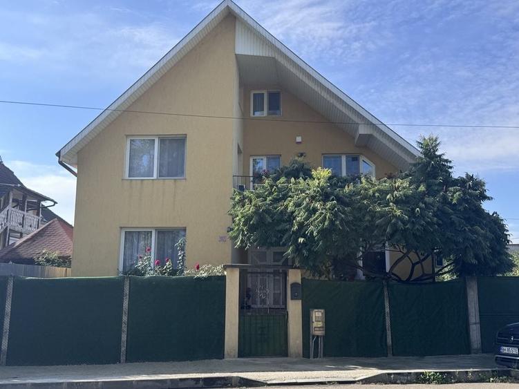 Casă cu 4 camere în Calea Clujului