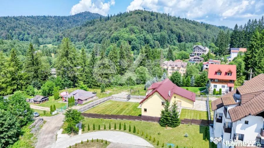 Casă cu 7 camere cu Teren 1000 Mp în Malul Ursului