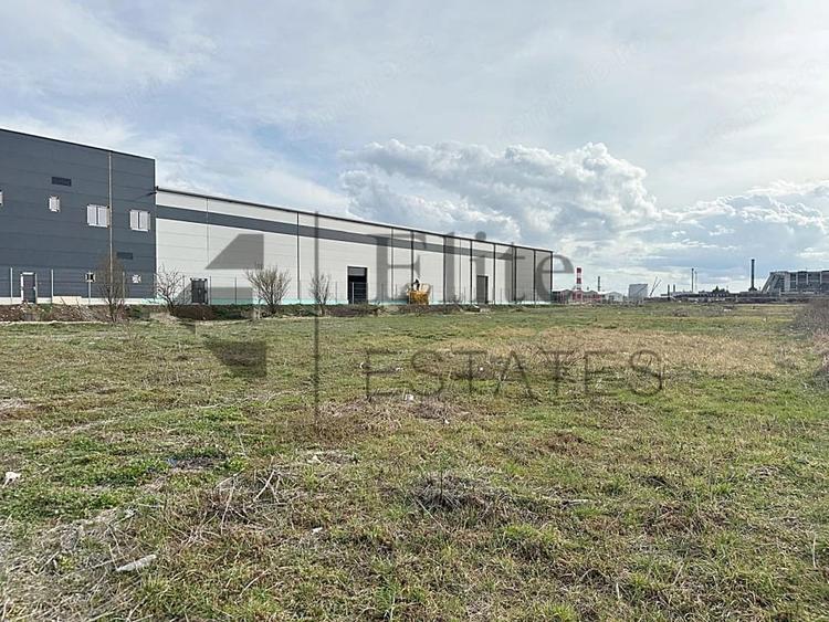 Teren de 4300 mp, în Central