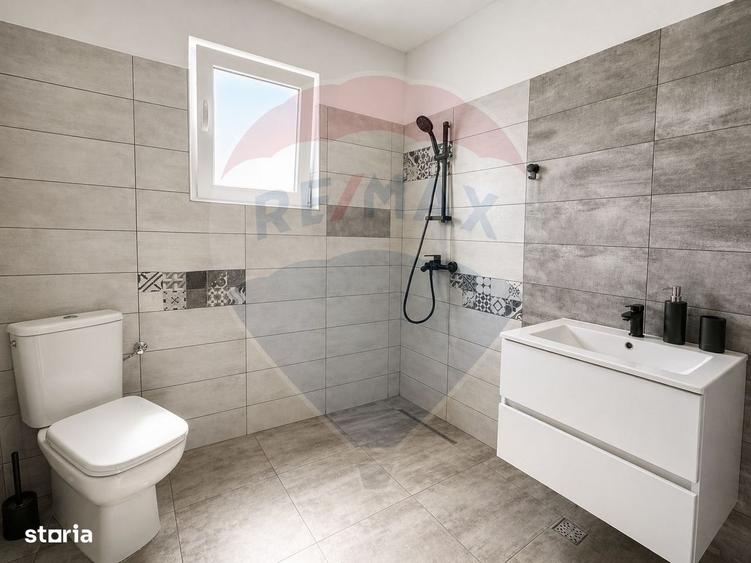 Casă cu 4 camere cu Teren 585 Mp în Corbu
