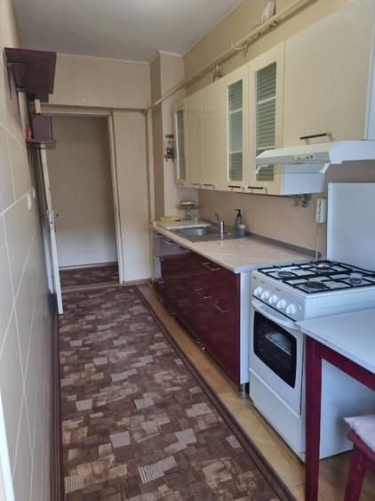Apartament cu 3 camere decomandat, mobilat în Podul de Fier