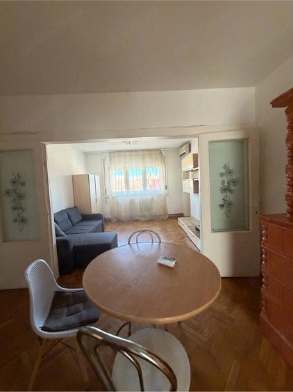 Apartament cu 4 camere decomandat în Central