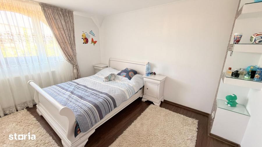 Casă cu 5 camere cu Teren 280 Mp în Șcheia
