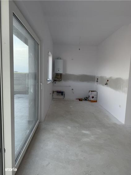 Casă cu 4 camere în Sânandrei
