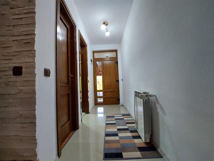 Duplex cu 6 camere cu Canalizare în Central