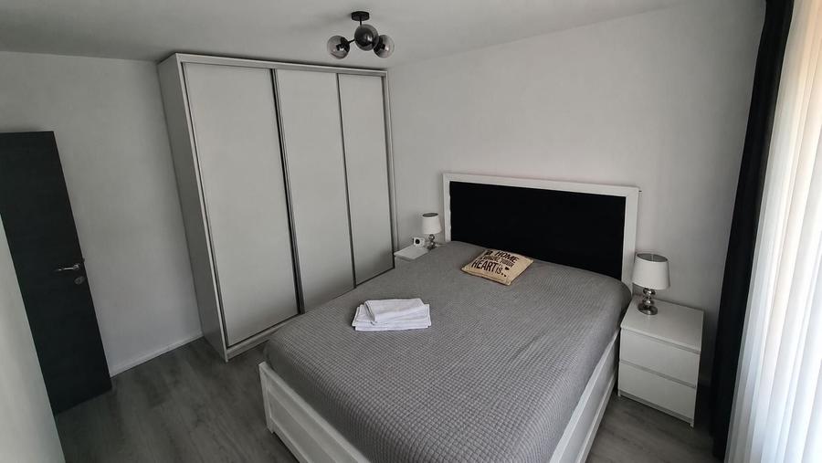 Apartament cu 2 camere decomandat în 1 Decembrie