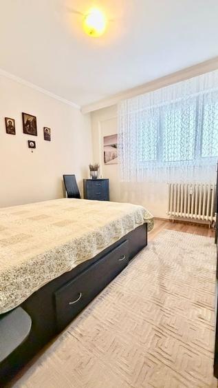Apartament cu 3 camere semidecomandat, mobilat în Vitan