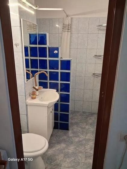 Apartament cu 3 camere semidecomandat, mobilat în Tomis Nord