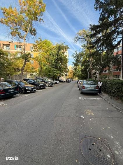 Apartament cu 3 camere decomandat în Titan