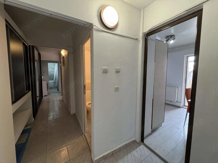 Apartament cu 3 camere decomandat, mobilat în Steaua