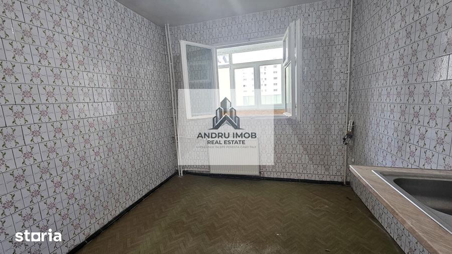 Apartament cu 3 camere decomandat în Vitan