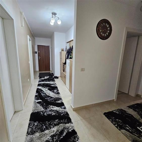 Apartament cu 3 camere decomandat în Noua