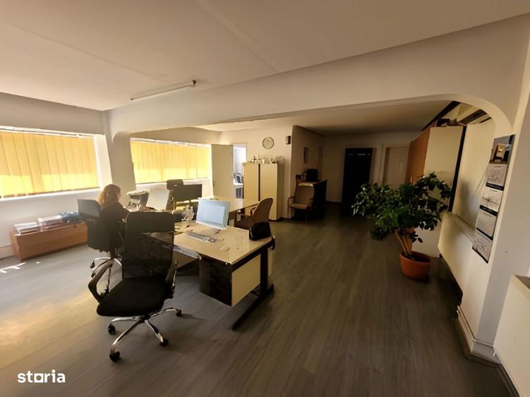 Spațiu comercial, de 1,557 mp, în Central