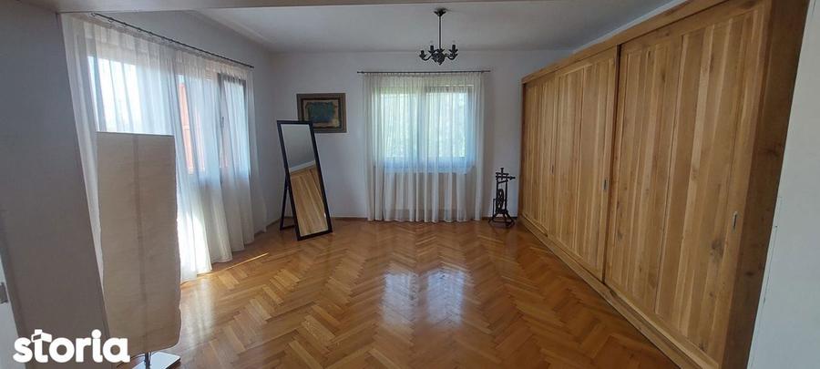 Casă cu 5 camere cu Teren 936 Mp în Central