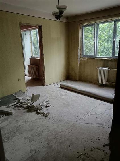 Apartament cu 3 camere semidecomandat în Calea Aradului