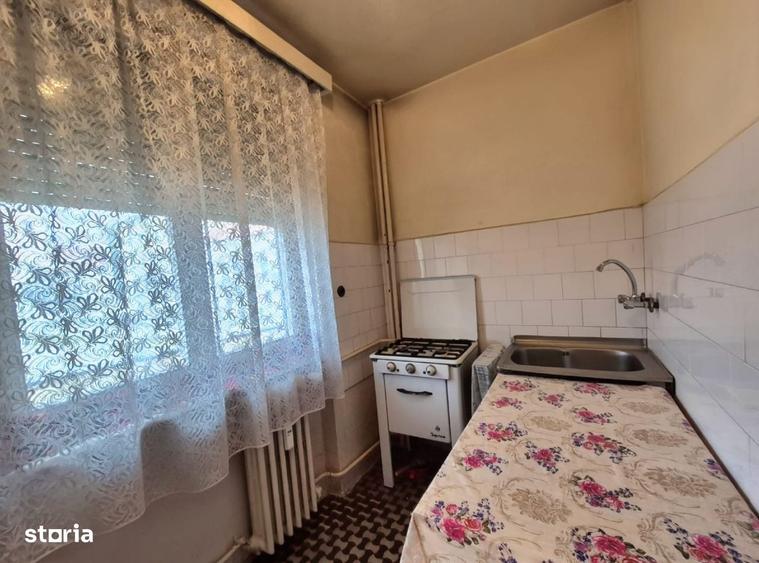 Garsonieră decomandată în Central