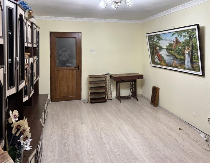 Apartament cu 3 camere decomandat în Farfuria