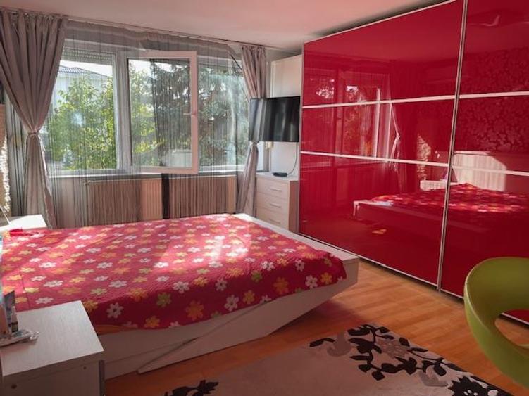 Casă cu 6 camere cu Canalizare în Exterior Est