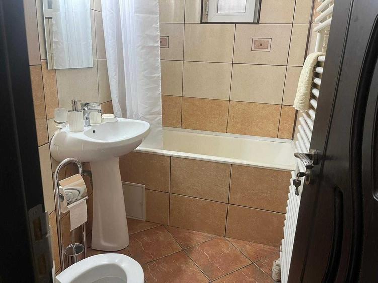 Garsonieră decomandată în Central