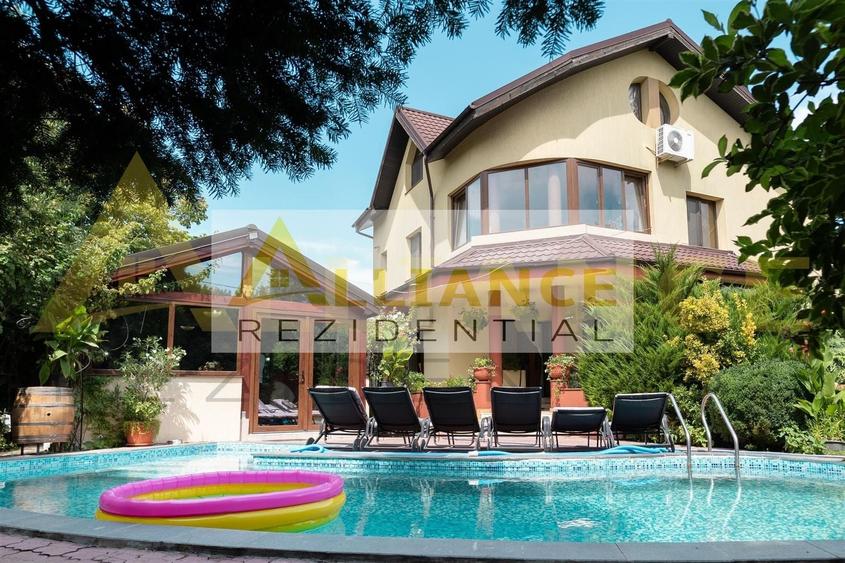 Casă individuală cu 7 camere decomandat cu Piscina în Central