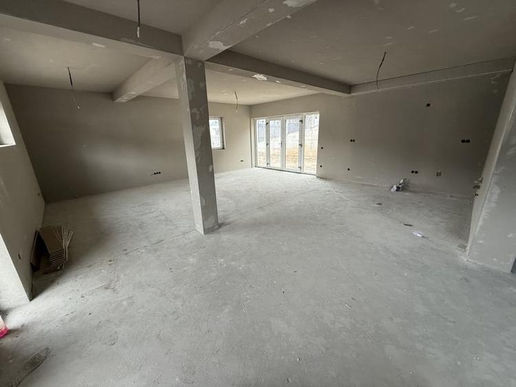 Duplex cu 4 camere cu Canalizare în Florești