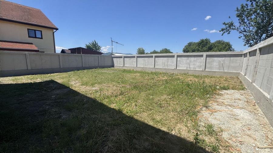 Casă individuală cu 5 camere cu Canalizare în Cristian
