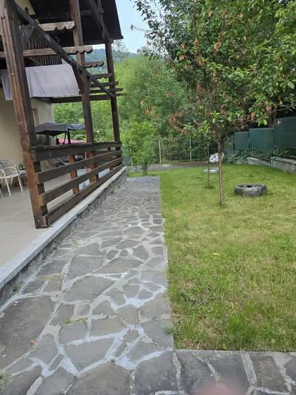 Casă cu 3 camere cu Teren 400 Mp în Sinaia