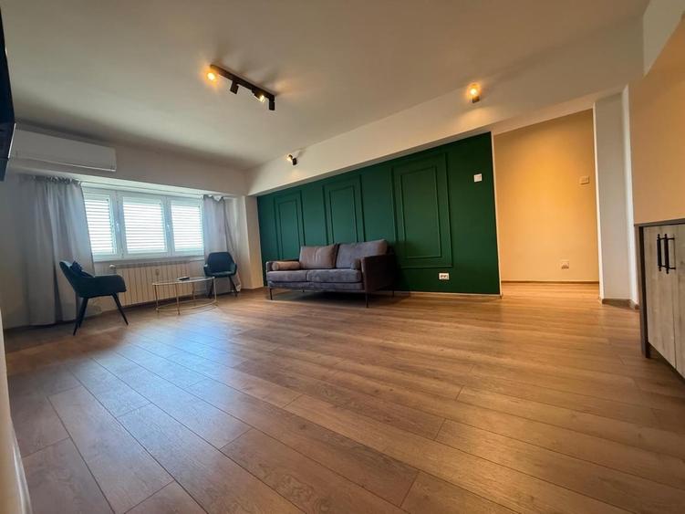 Apartament cu 4 camere semidecomandat în Unirii