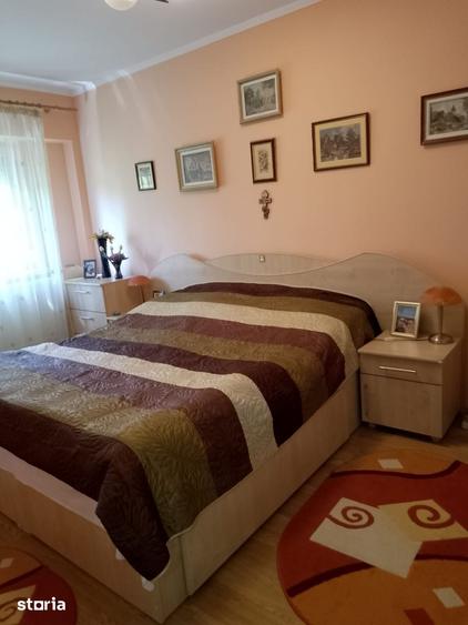 Apartament cu 3 camere decomandat în Obor
