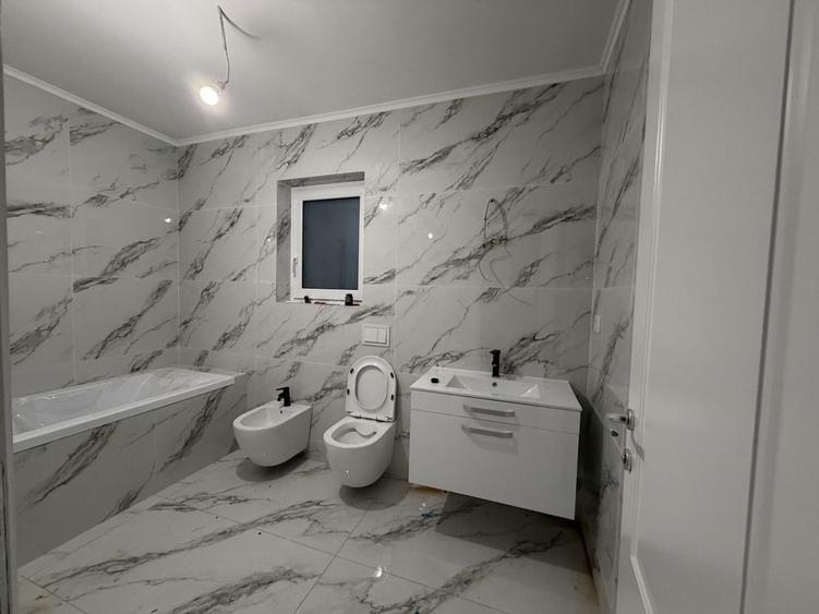 Casă cu 4 camere în Valea Adâncă
