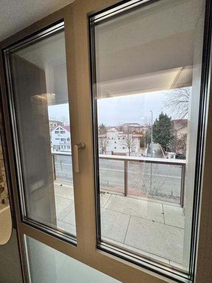 Apartament cu 3 camere decomandat în Băneasa