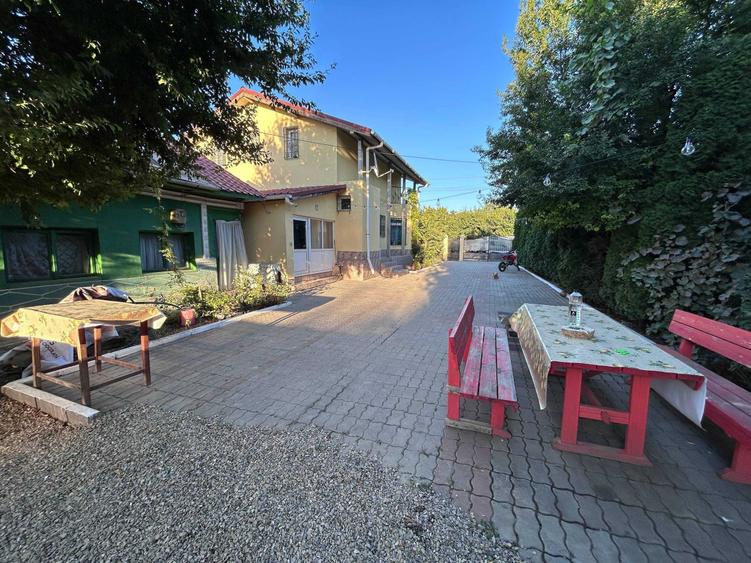 Casă cu 4 camere cu Teren 1289 Mp în Amara