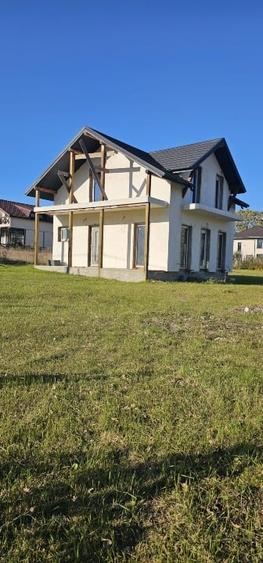 Casă individuală cu 3 camere cu Teren 1000 Mp în Dobrovăț