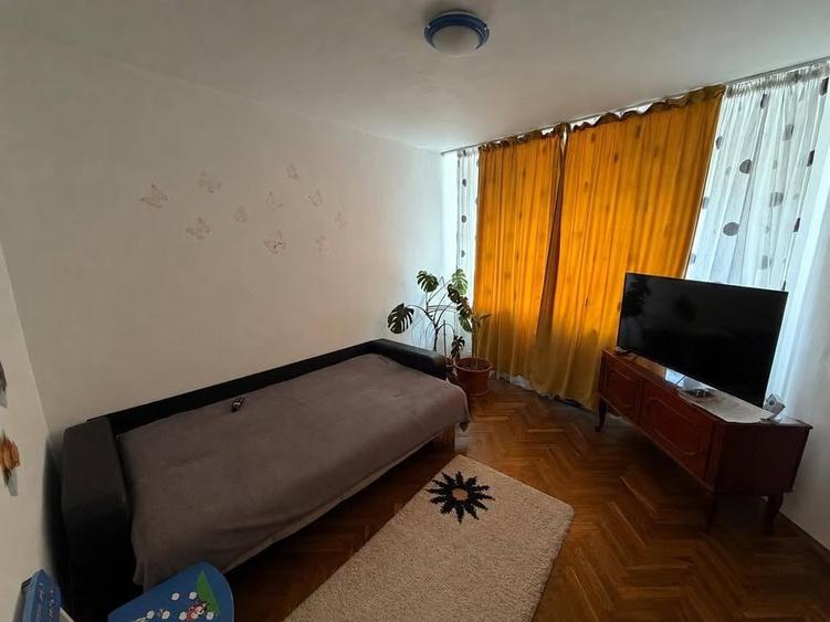 Apartament cu 3 camere decomandat, mobilat în 1 Mai