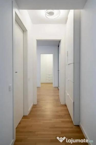 Apartament cu 3 camere decomandat în Ștefan cel Mare
