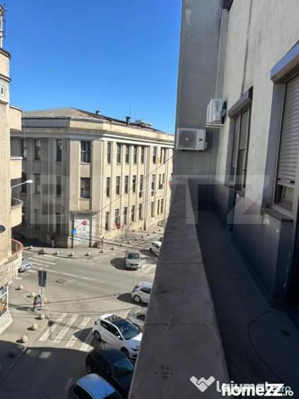 Apartament cu 3 camere decomandat în Ultracentral