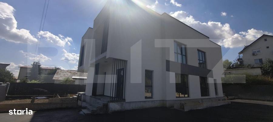 Casă cu 4 camere în Uricani