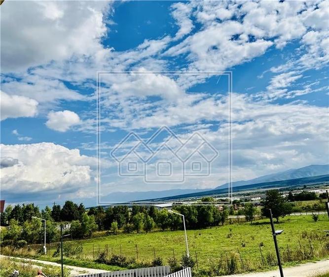 Duplex cu 4 camere cu Canalizare în Cristian