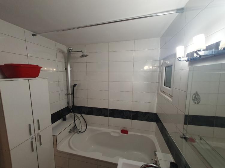 Apartament cu 3 camere decomandat în 1 Mai
