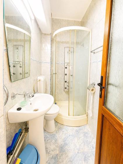 Apartament cu 4 camere decomandat, mobilat în City Park Mall