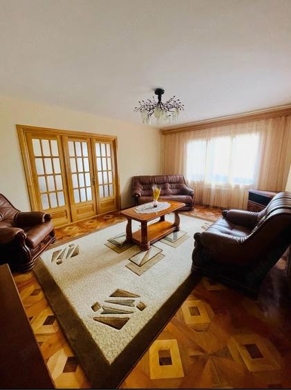 Casă cu 6 camere cu Teren 850 Mp în Central