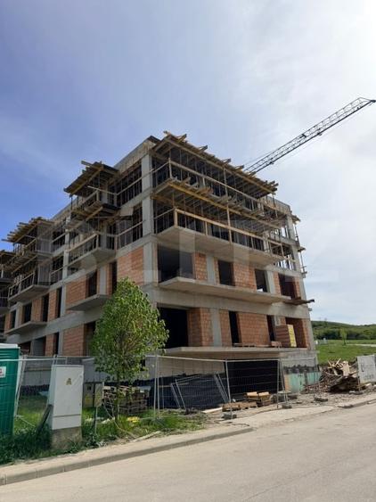 Apartament cu 3 camere semidecomandat în Iris